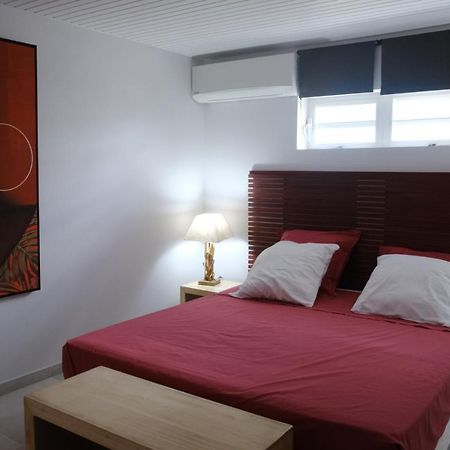 Ebene Apartment Сен-Лу Екстериор снимка