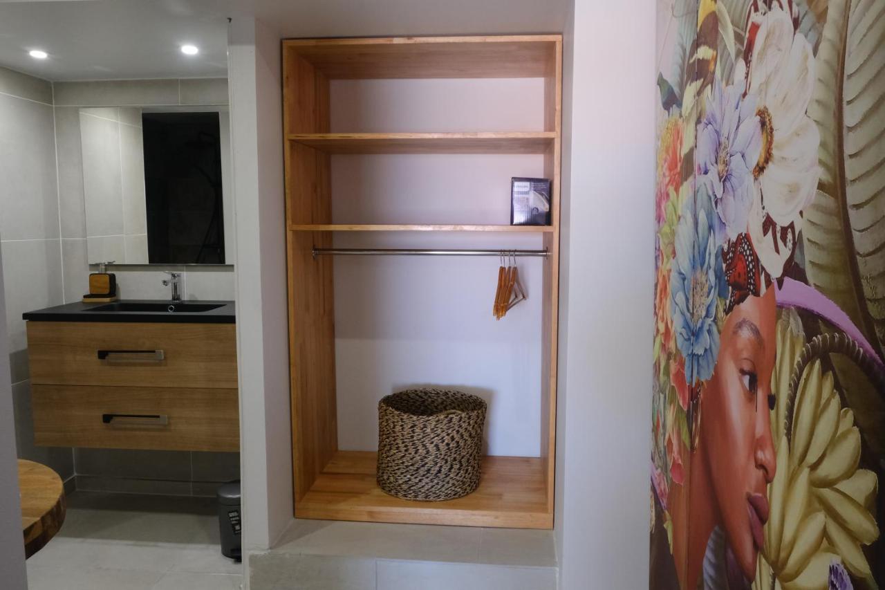 Ebene Apartment Сен-Лу Екстериор снимка