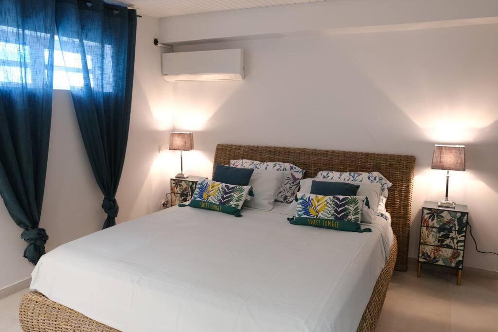Ebene Apartment Сен-Лу Екстериор снимка